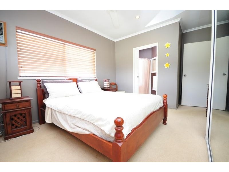 27 Strathmore Court, Mooroobool QLD 4870