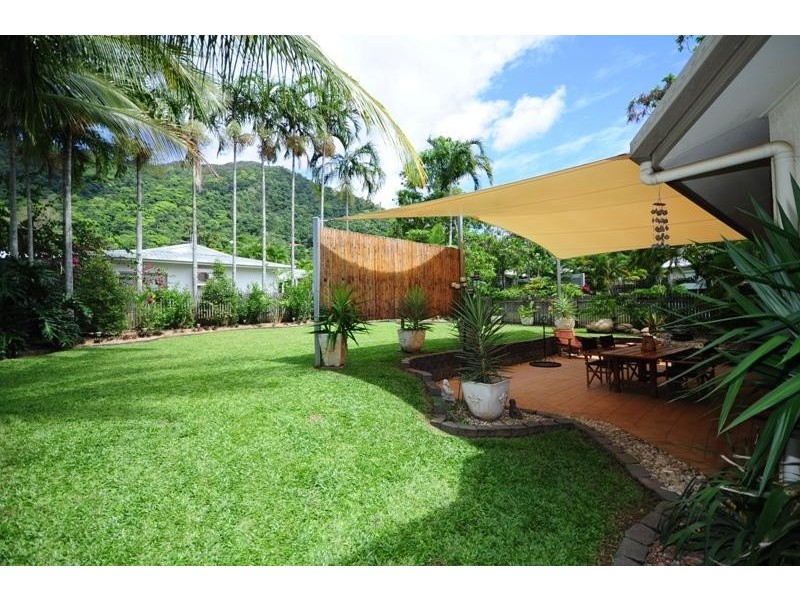 27 Strathmore Court, Mooroobool QLD 4870