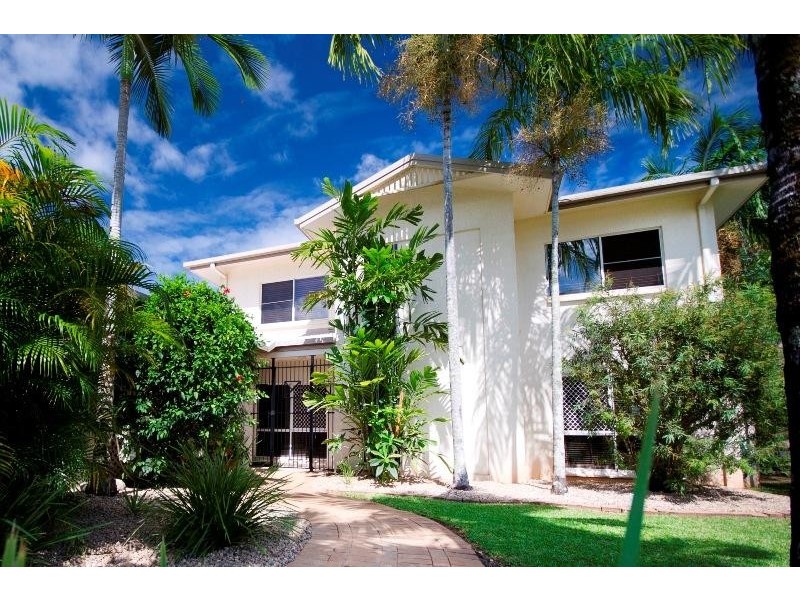 27 Strathmore Court, Mooroobool QLD 4870