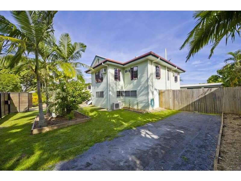 9 George Street, Earlville QLD 4870