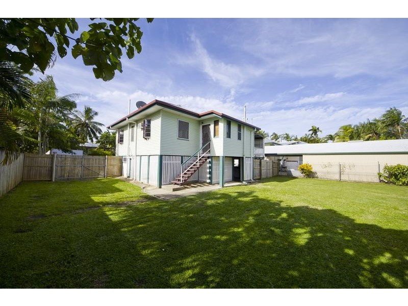 9 George Street, Earlville QLD 4870