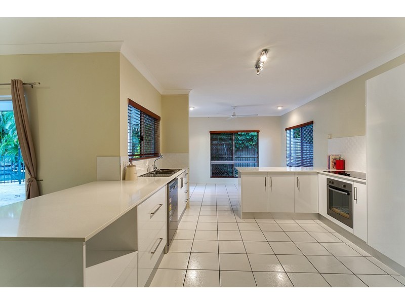 28 Satinash Close, Redlynch QLD 4870