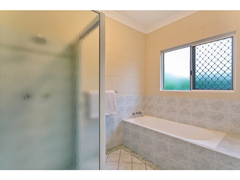 28 Satinash Close, Redlynch QLD 4870