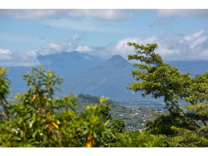 13 Oceanview Place, Mooroobool QLD 4870