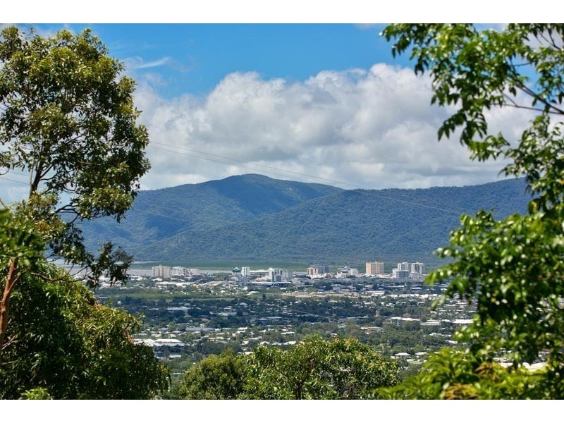 13 Oceanview Place, Mooroobool QLD 4870