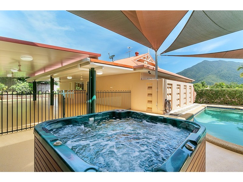 246 Robert Road, Bentley Park QLD 4869