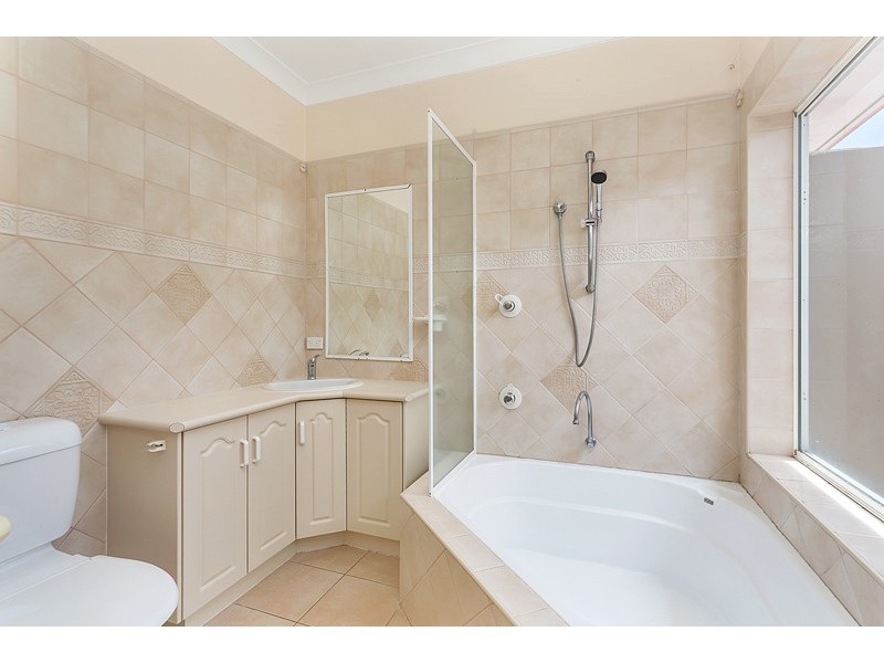 246 Robert Road, Bentley Park QLD 4869