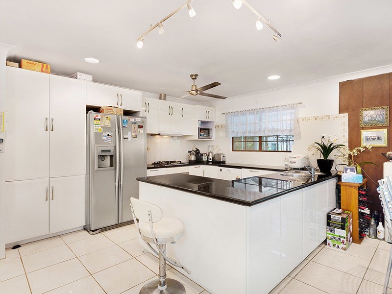 9-13 Oleander Street, Holloways Beach QLD 4878