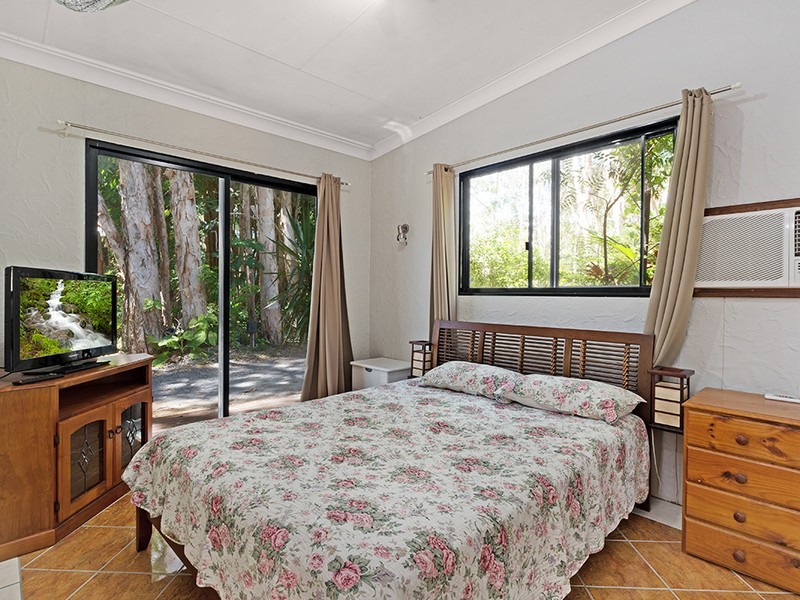 9-13 Oleander Street, Holloways Beach QLD 4878