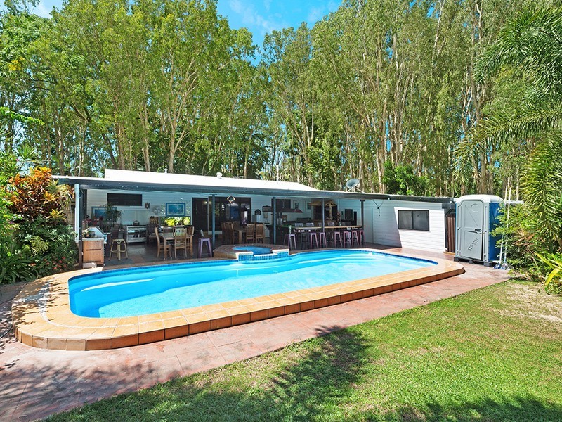 9-13 Oleander Street, Holloways Beach QLD 4878