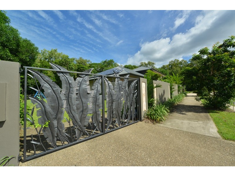 30 Litara Court, Palm Cove QLD 4879