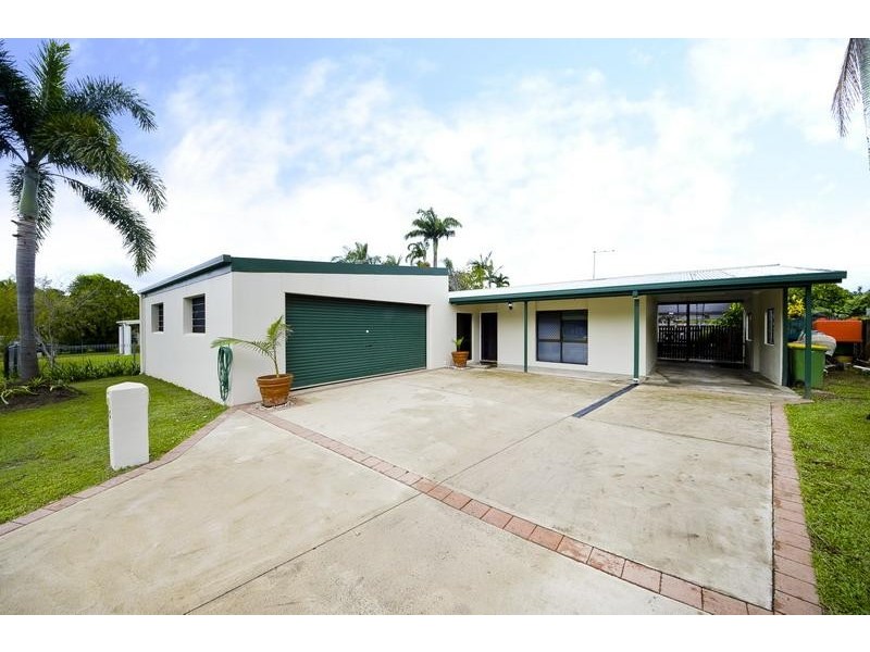 6 Lobelia Court, Mooroobool QLD 4870