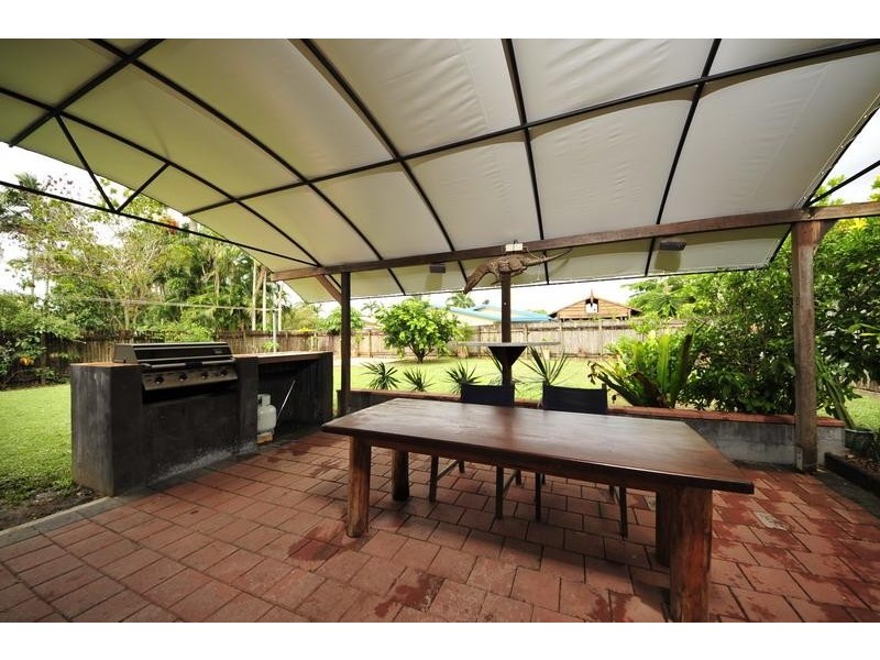 6 Lobelia Court, Mooroobool QLD 4870