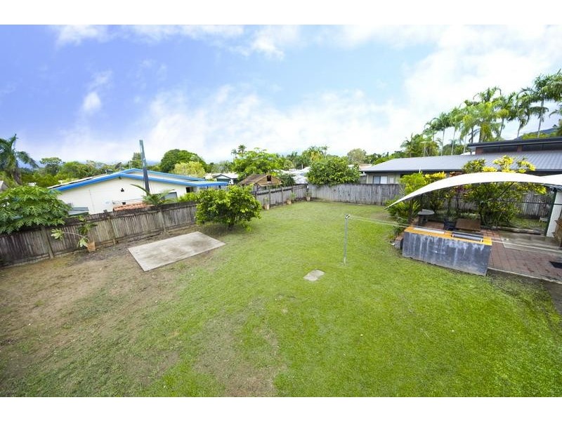 6 Lobelia Court, Mooroobool QLD 4870