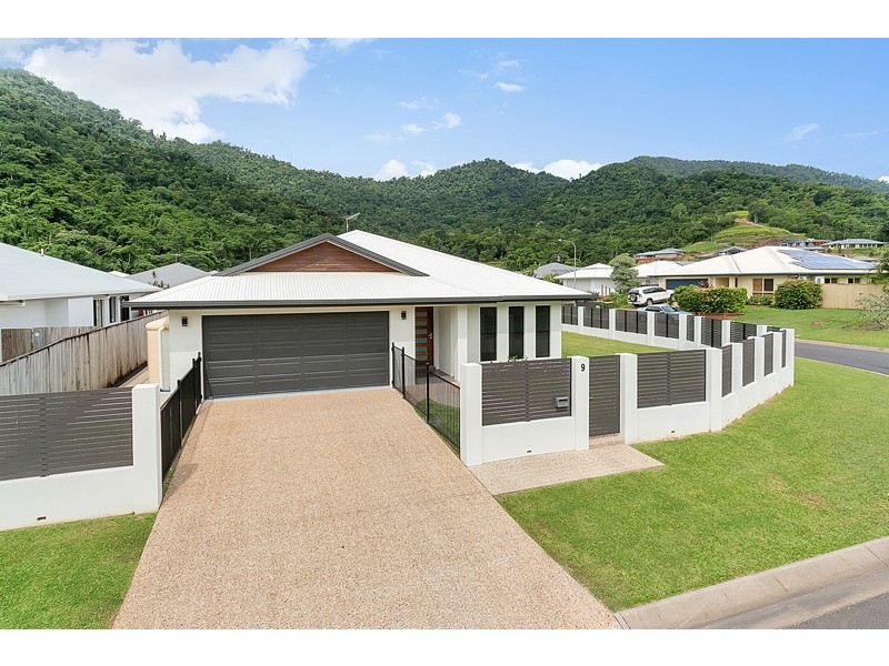 9 Kippin Close, Redlynch QLD 4870