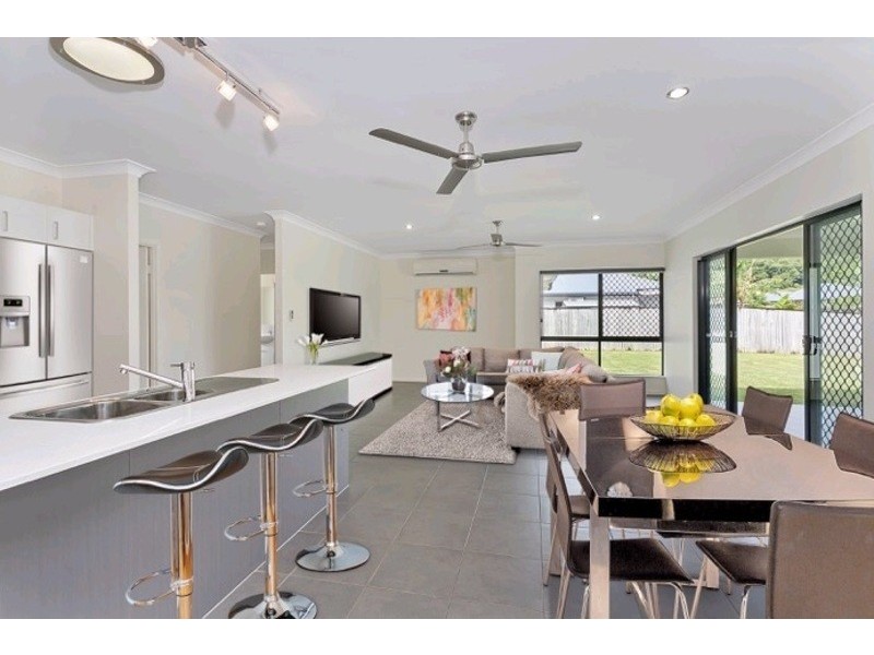 9 Kippin Close, Redlynch QLD 4870