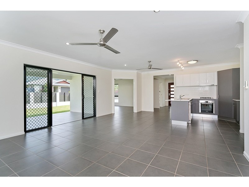 9 Kippin Close, Redlynch QLD 4870