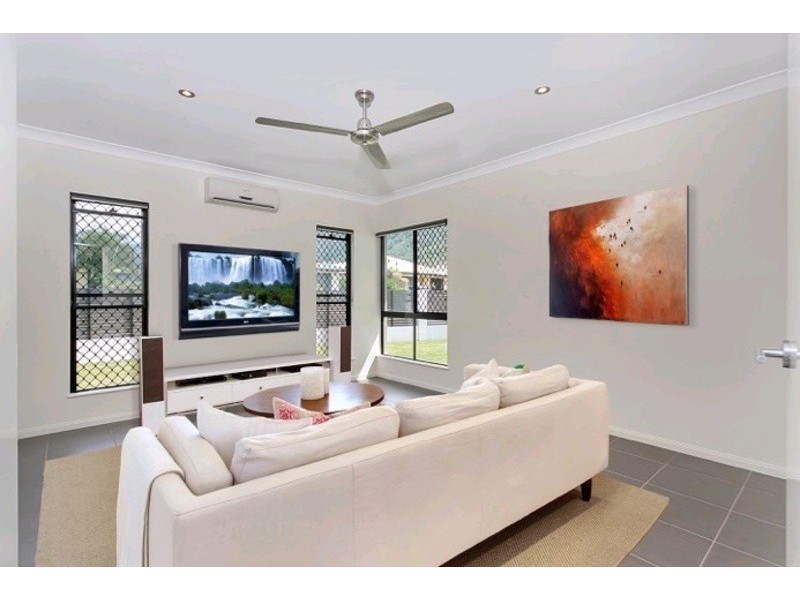9 Kippin Close, Redlynch QLD 4870