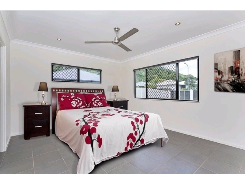 9 Kippin Close, Redlynch QLD 4870