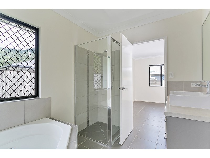 9 Kippin Close, Redlynch QLD 4870