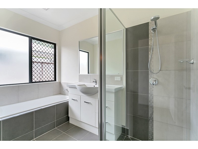 9 Kippin Close, Redlynch QLD 4870
