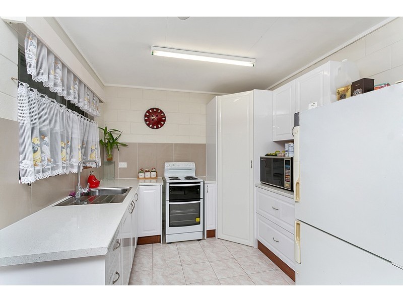 30 Reservoir Road, Manoora QLD 4870