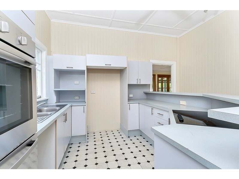 12 Keeble Street, Stratford QLD 4870