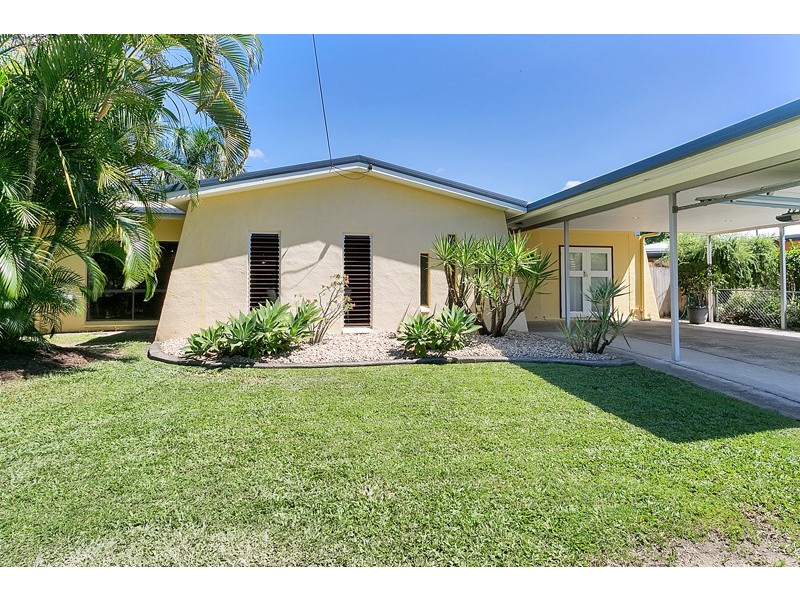 5 Scarborough Close, Kewarra Beach QLD 4879