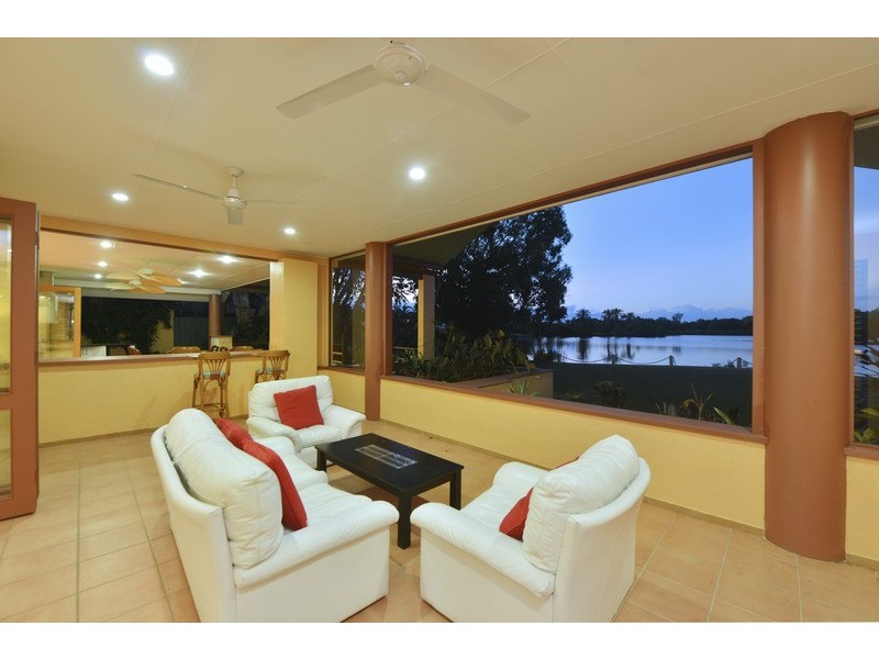 105  St Crispins Avenue, Port Douglas QLD 4877