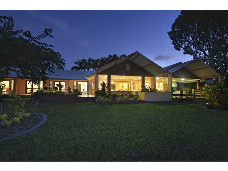 105  St Crispins Avenue, Port Douglas QLD 4877