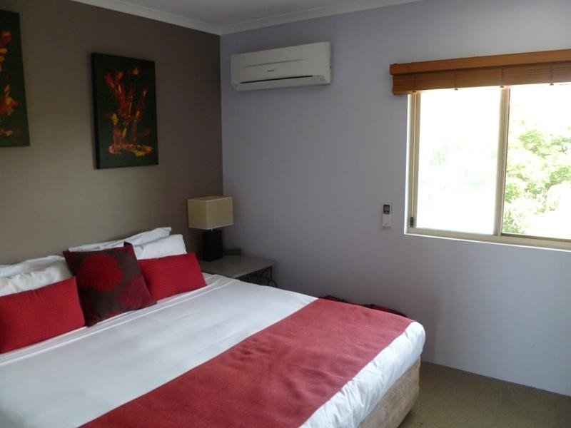 10/129 Oleander Street, Holloways Beach QLD 4878