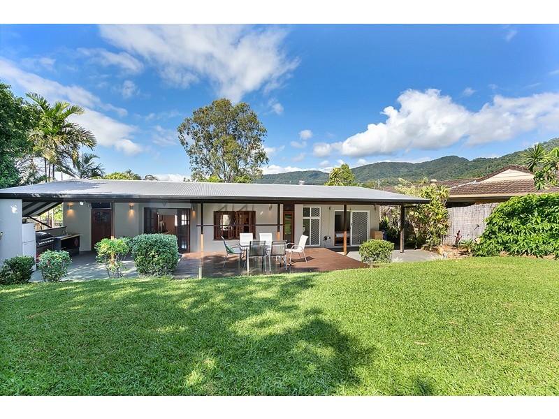 32 Beatrice Street, Mooroobool QLD 4870