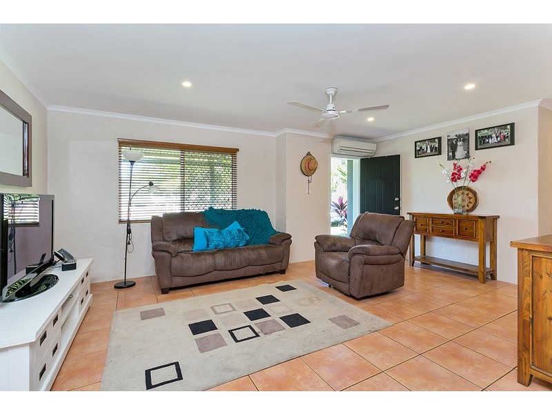 32 Beatrice Street, Mooroobool QLD 4870