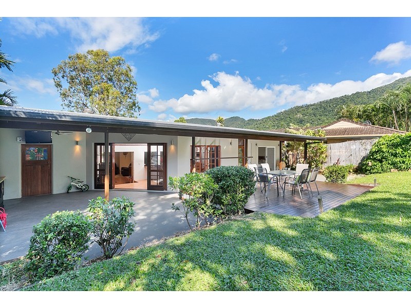 32 Beatrice Street, Mooroobool QLD 4870