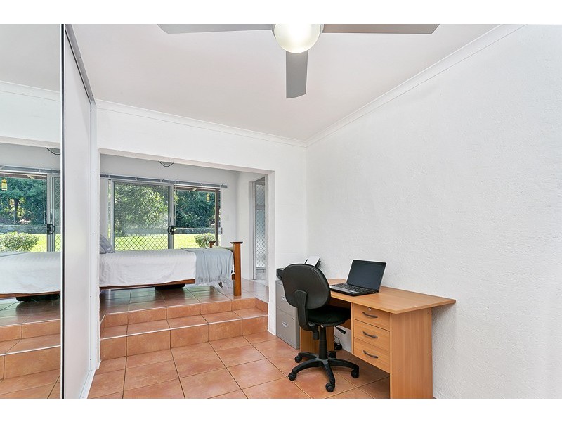 32 Beatrice Street, Mooroobool QLD 4870