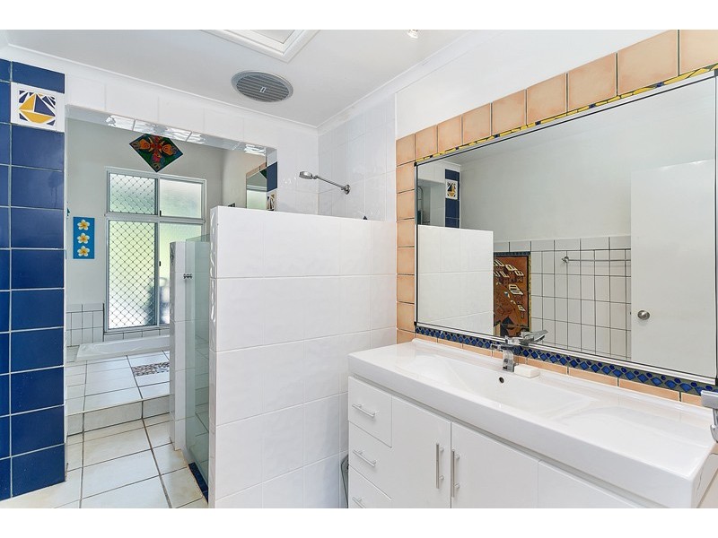 32 Beatrice Street, Mooroobool QLD 4870