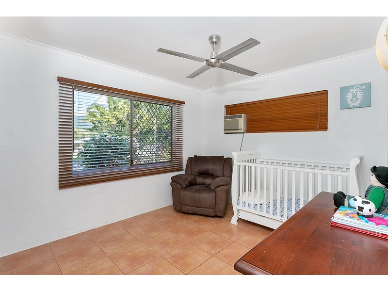 32 Beatrice Street, Mooroobool QLD 4870