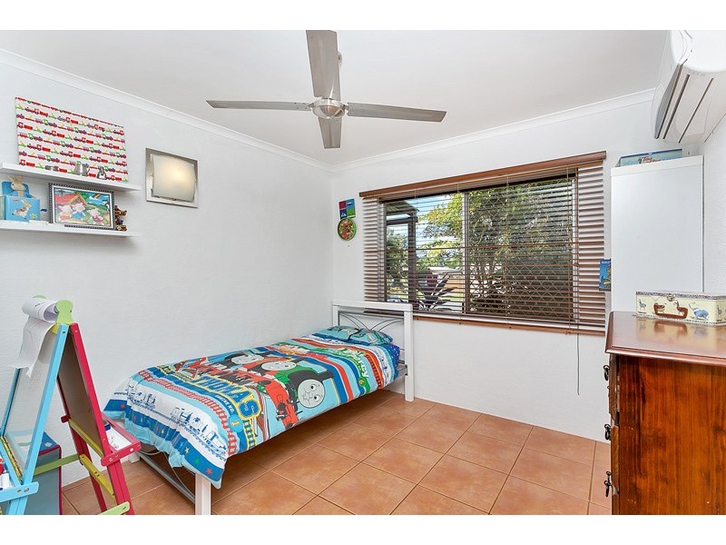 32 Beatrice Street, Mooroobool QLD 4870