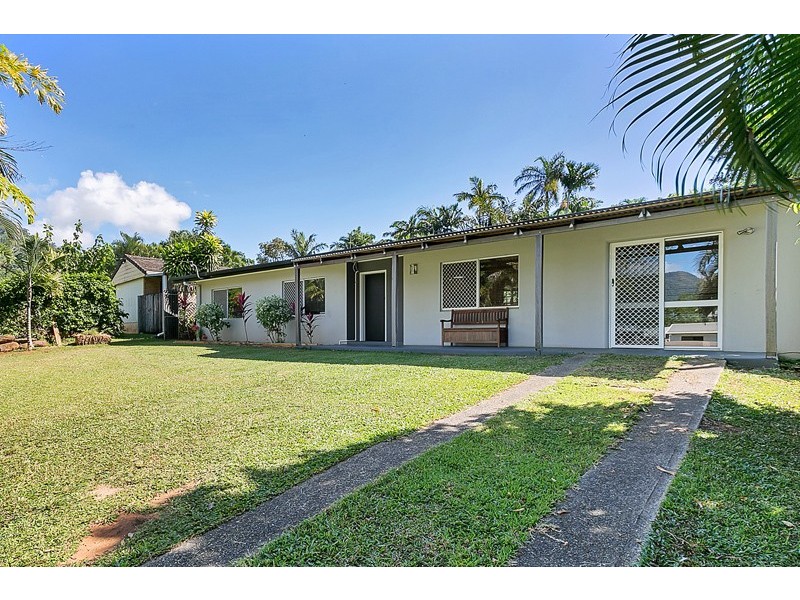 32 Beatrice Street, Mooroobool QLD 4870