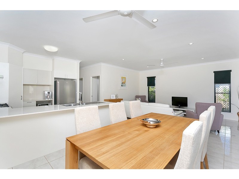 22 City View Crescent, Mooroobool QLD 4870