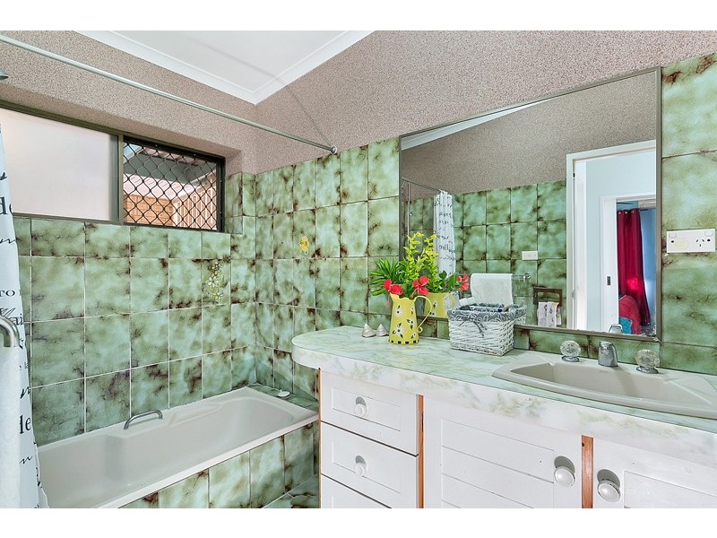 43 Carnation Drive, Mooroobool QLD 4870