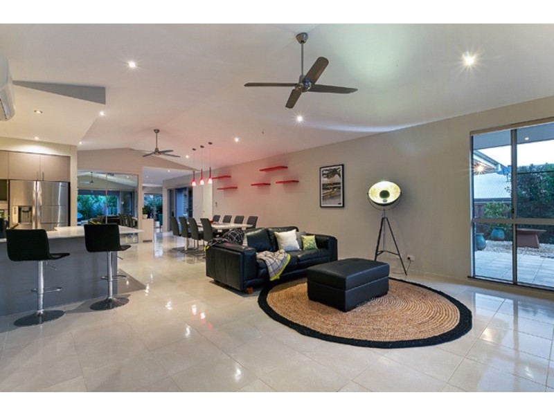 19 Catamaran Circuit, Trinity Beach QLD 4879