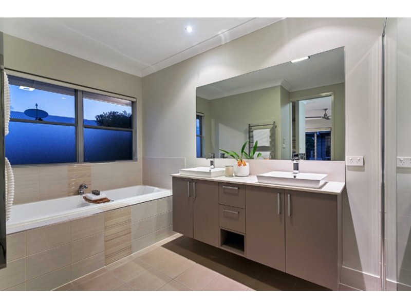 19 Catamaran Circuit, Trinity Beach QLD 4879