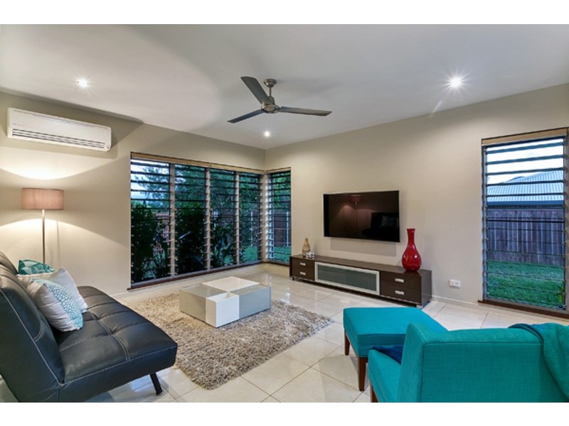 19 Catamaran Circuit, Trinity Beach QLD 4879