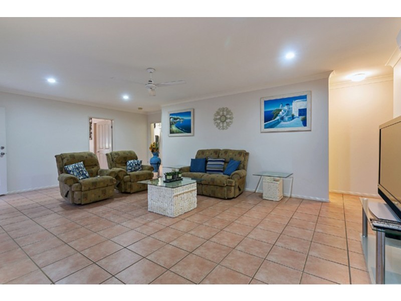 3 Olfersia Court, Mooroobool QLD 4870