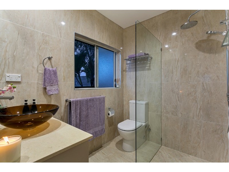 3 Olfersia Court, Mooroobool QLD 4870