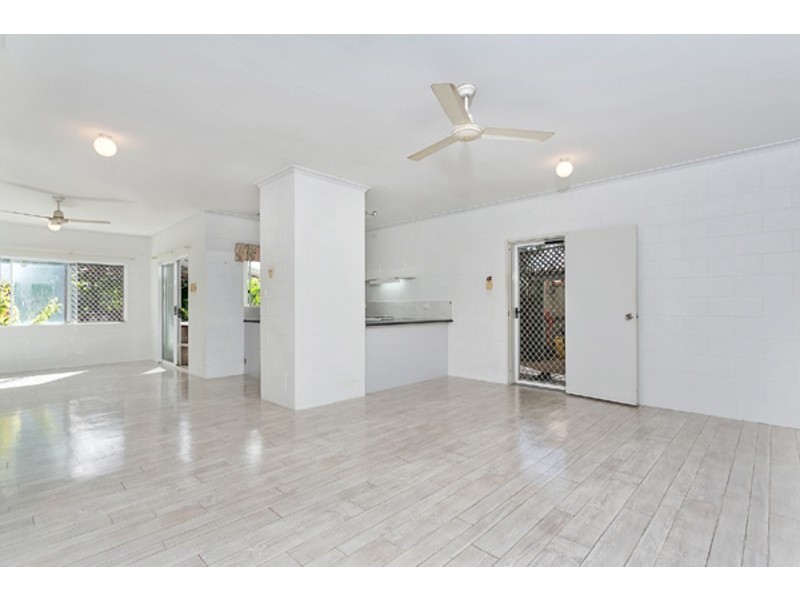 18 Kangaroo Street, Bentley Park QLD 4869