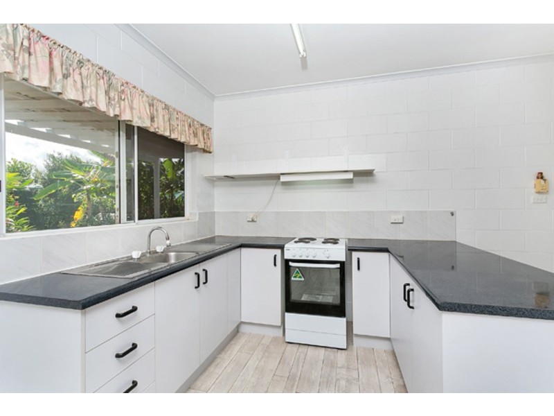 18 Kangaroo Street, Bentley Park QLD 4869