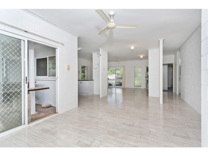 18 Kangaroo Street, Bentley Park QLD 4869