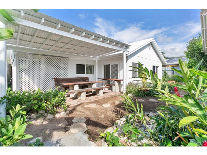 18 Kangaroo Street, Bentley Park QLD 4869